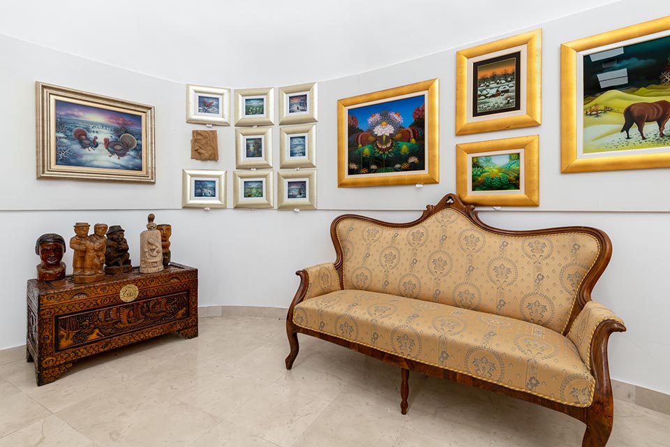 naiva gallery photo